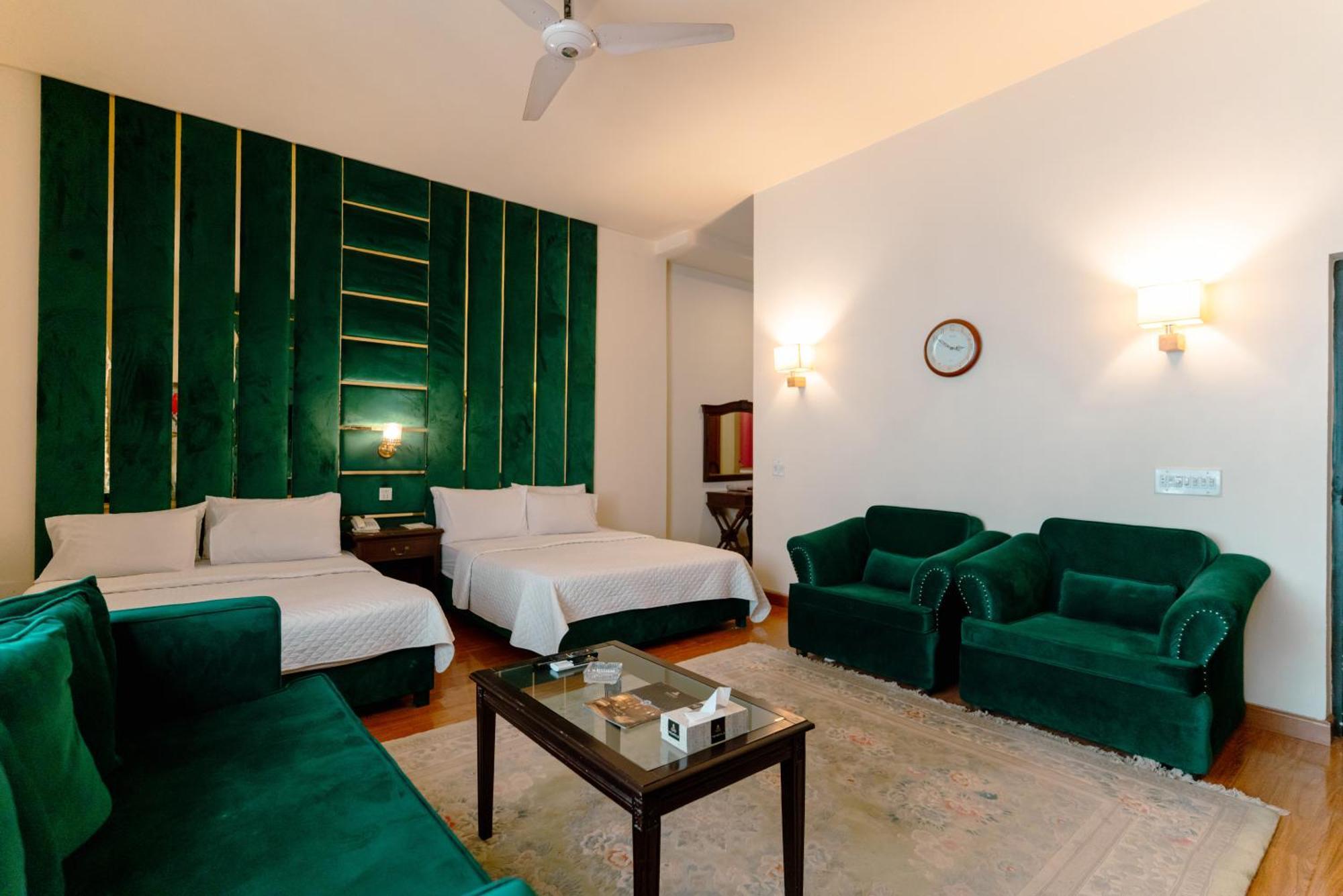 Vip House Peshawar Hotel ภายนอก รูปภาพ