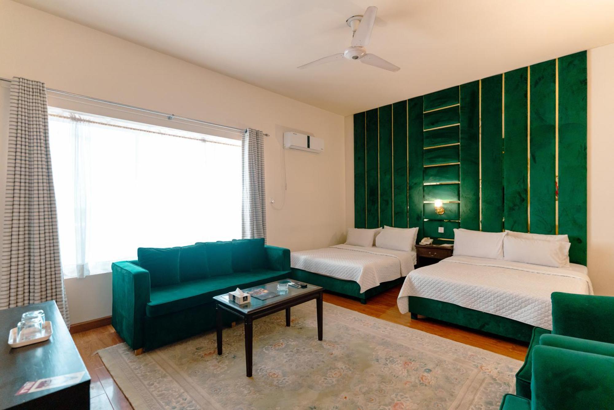 Vip House Peshawar Hotel ภายนอก รูปภาพ