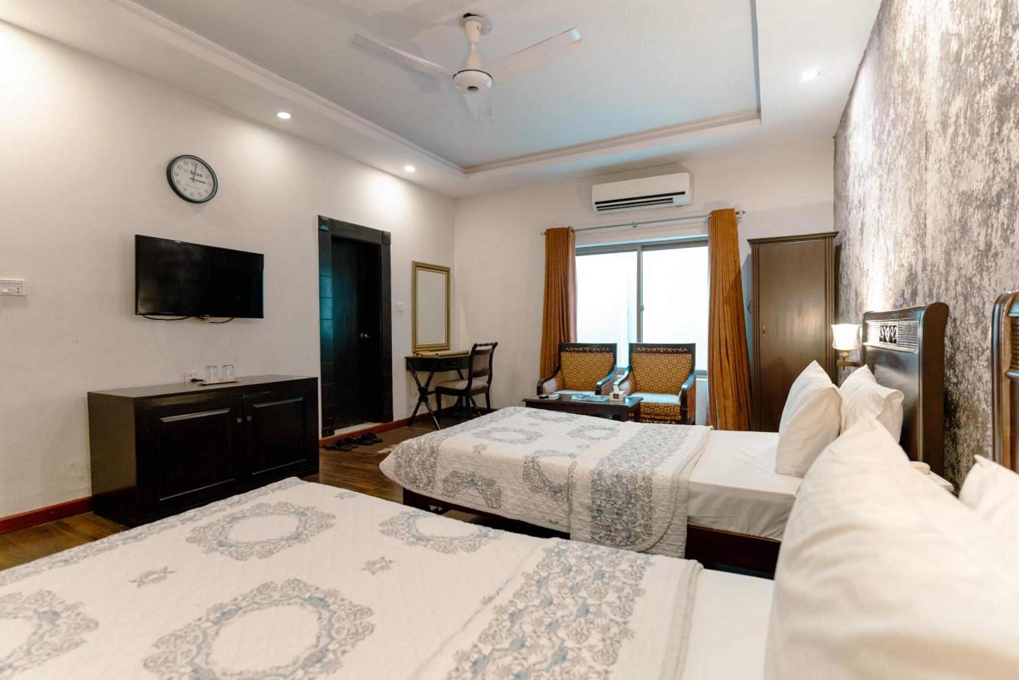 Vip House Peshawar Hotel ภายนอก รูปภาพ