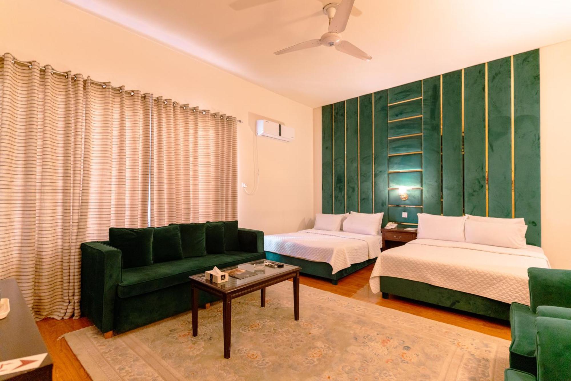 Vip House Peshawar Hotel ภายนอก รูปภาพ