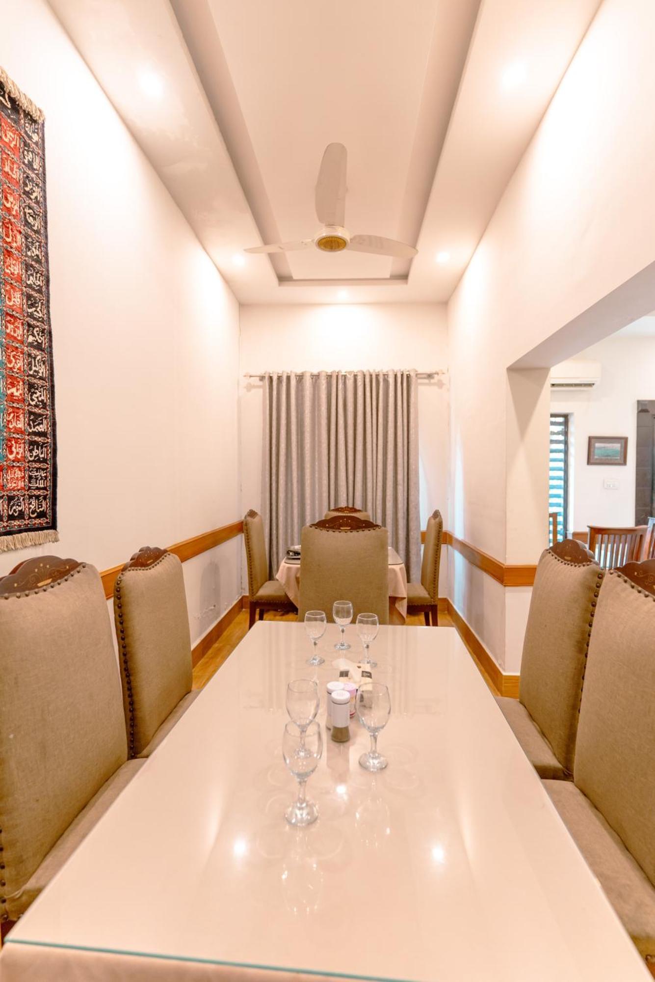 Vip House Peshawar Hotel ภายนอก รูปภาพ