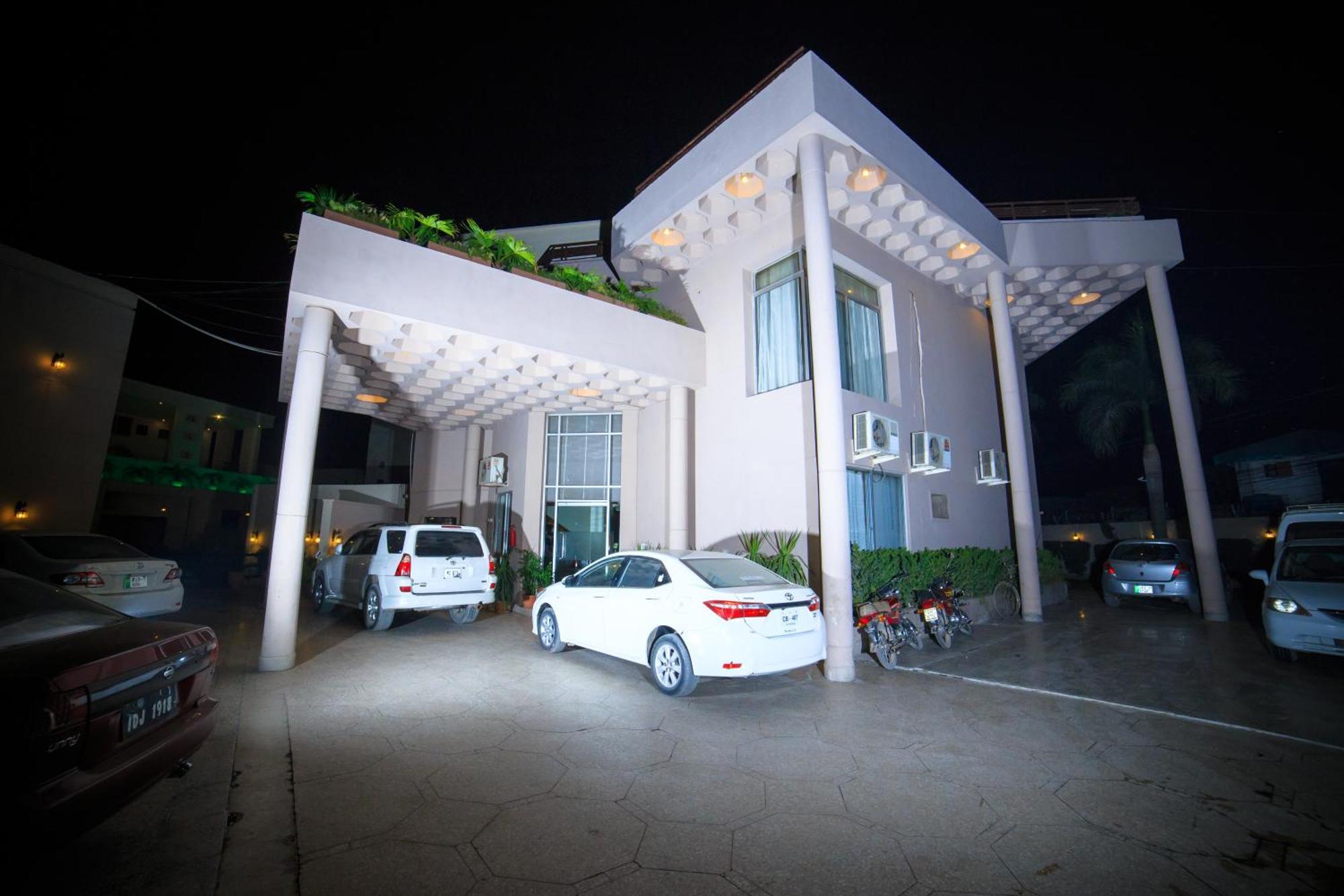 Vip House Peshawar Hotel ภายนอก รูปภาพ