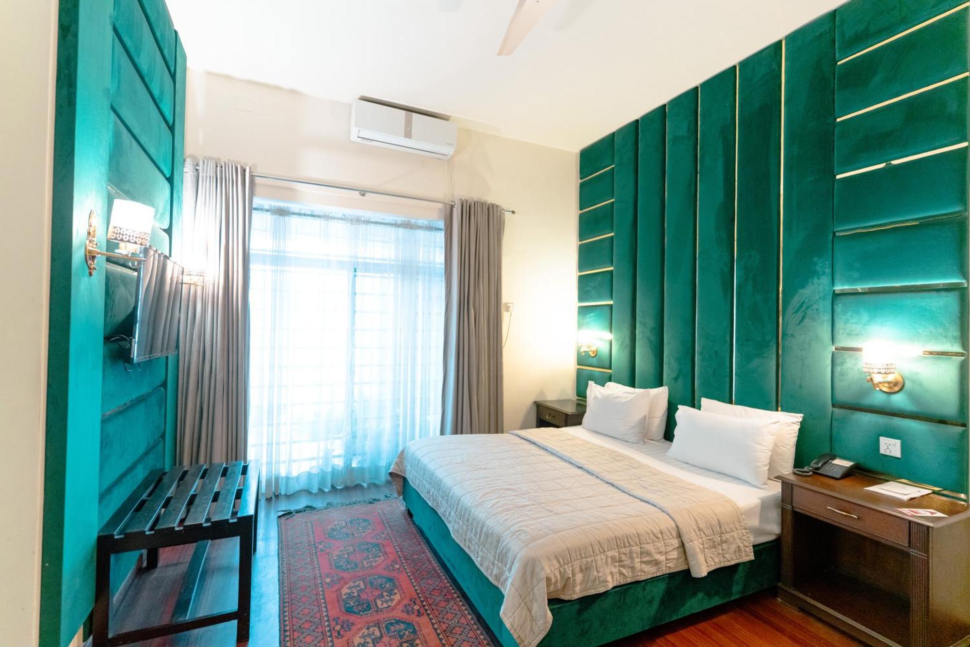 Vip House Peshawar Hotel ภายนอก รูปภาพ