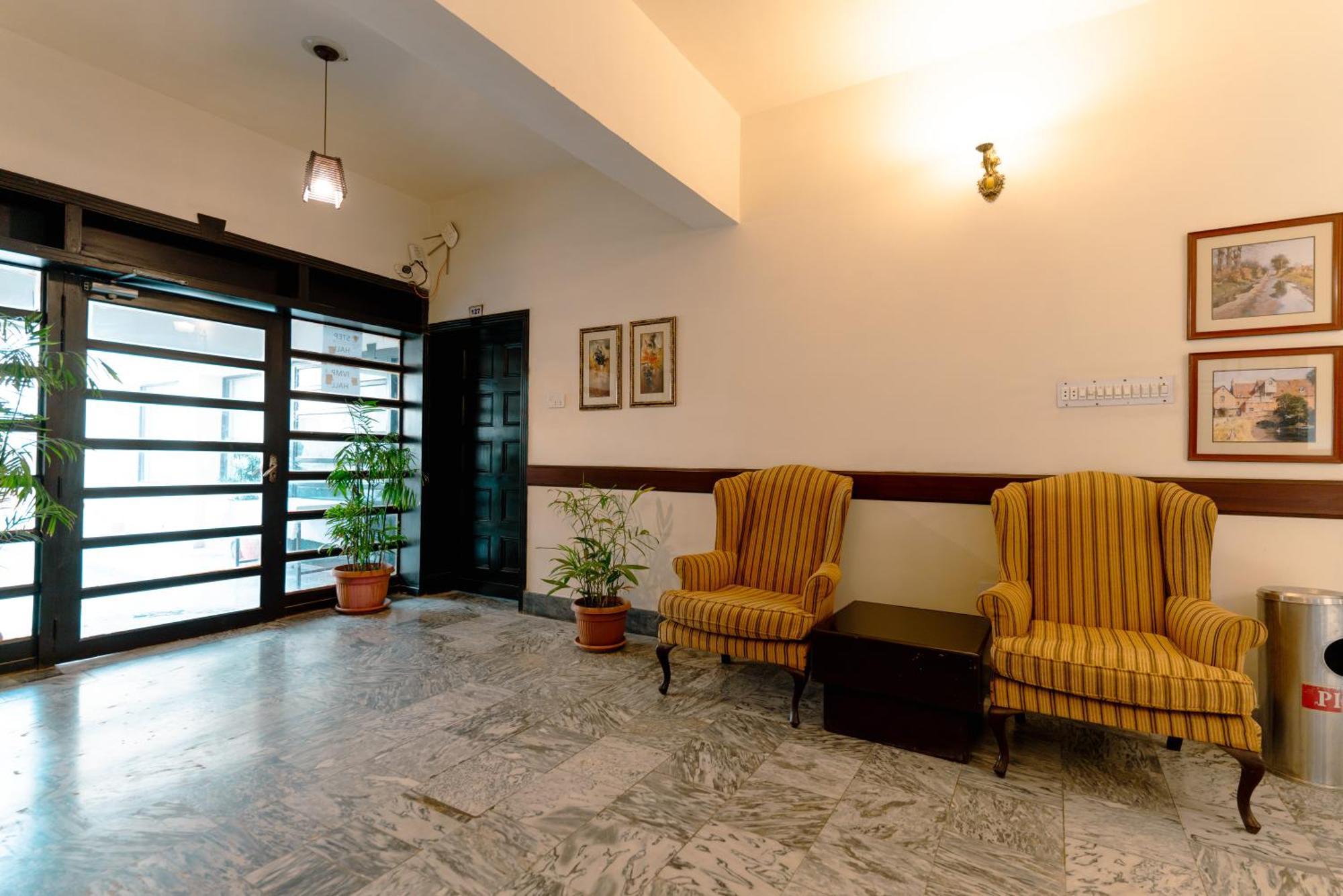 Vip House Peshawar Hotel ภายนอก รูปภาพ