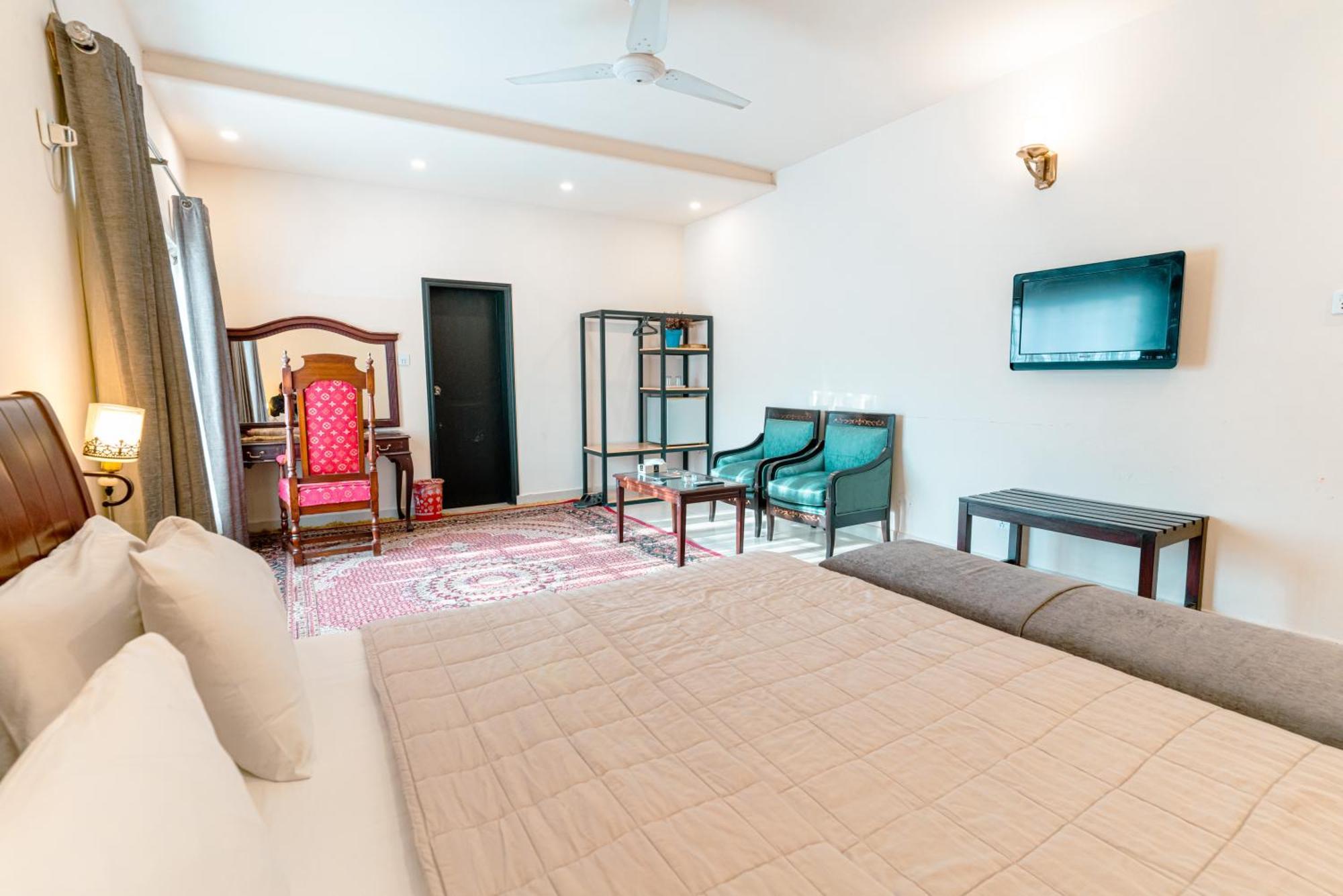 Vip House Peshawar Hotel ภายนอก รูปภาพ
