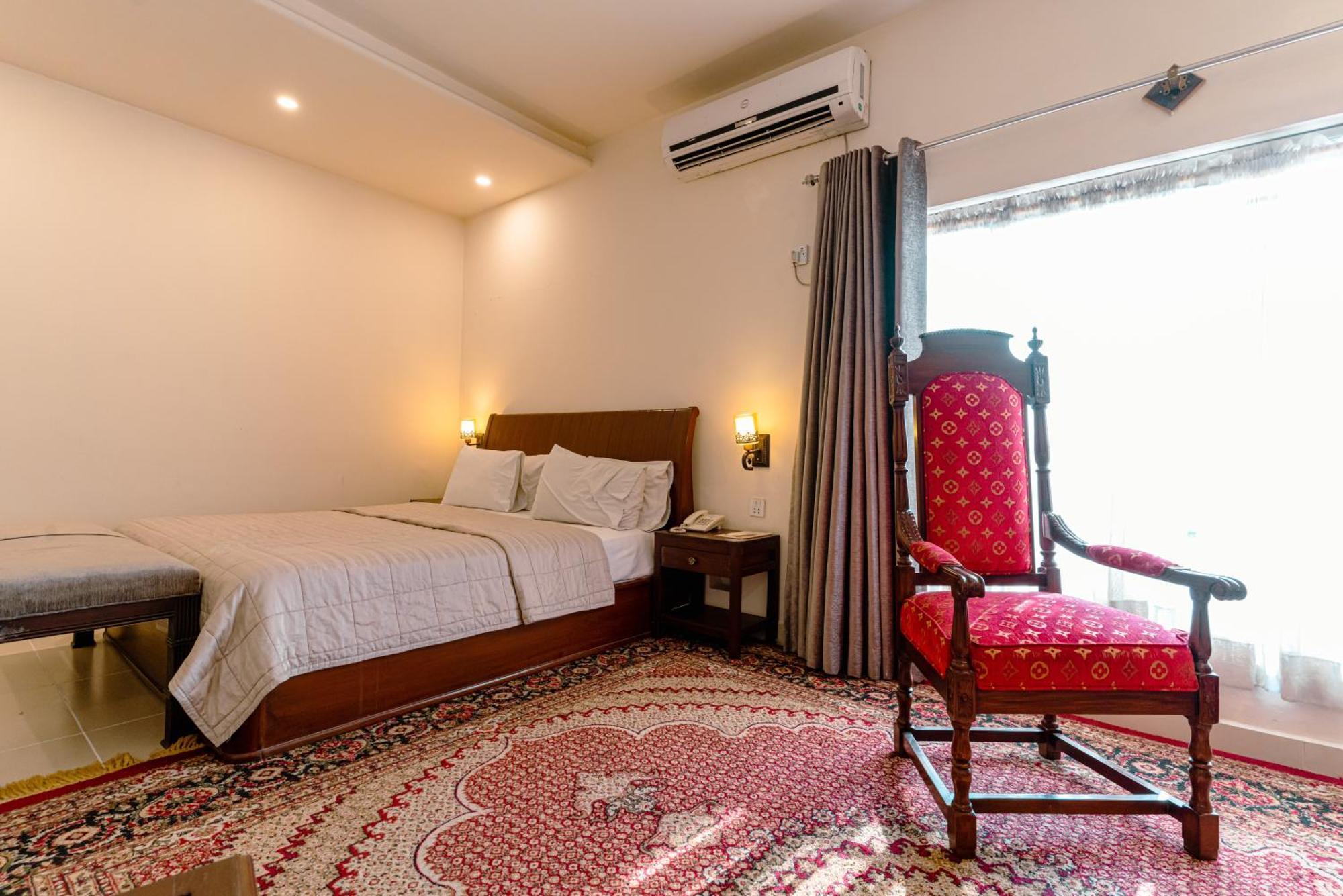 Vip House Peshawar Hotel ภายนอก รูปภาพ