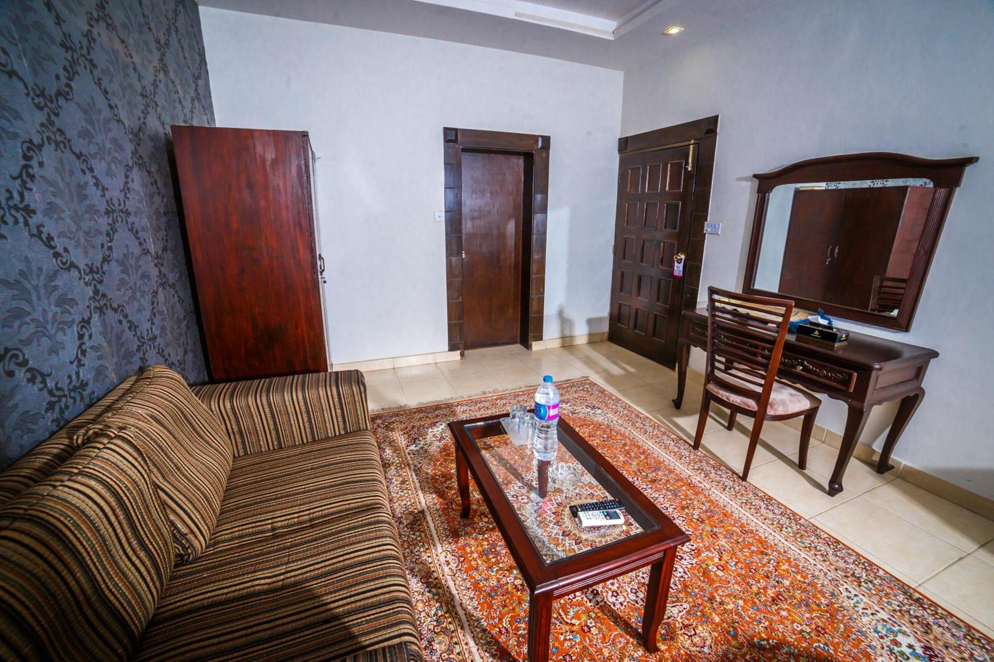 Vip House Peshawar Hotel ภายนอก รูปภาพ